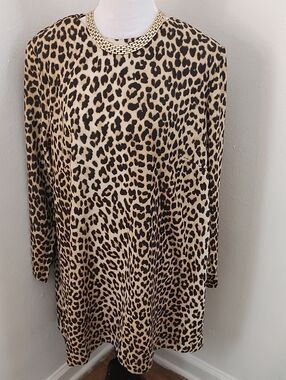 H&M beautiful Leopard print long sleeve swing dress